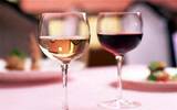 如何根据食物的香味和肉质选择葡萄酒?