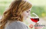 新研究：饮葡萄酒能改善消化系统