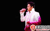 62岁谭咏麟日前在广州开唱  用陈年红酒宴请中年歌迷