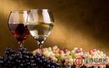 红葡萄酒和白葡萄酒喝哪个更健康？